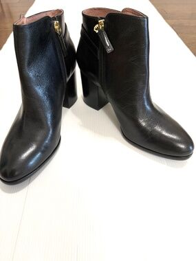 Louise et Cie Zanara Black Leather Ankle Booties Size 10